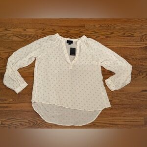 NWT Lumiere cream pattern v neck blouse Size Large